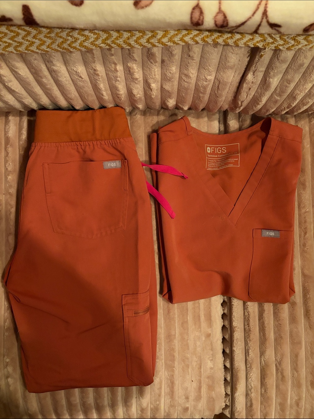 FIGS Burnt Orange Scrub Jogger Set XS